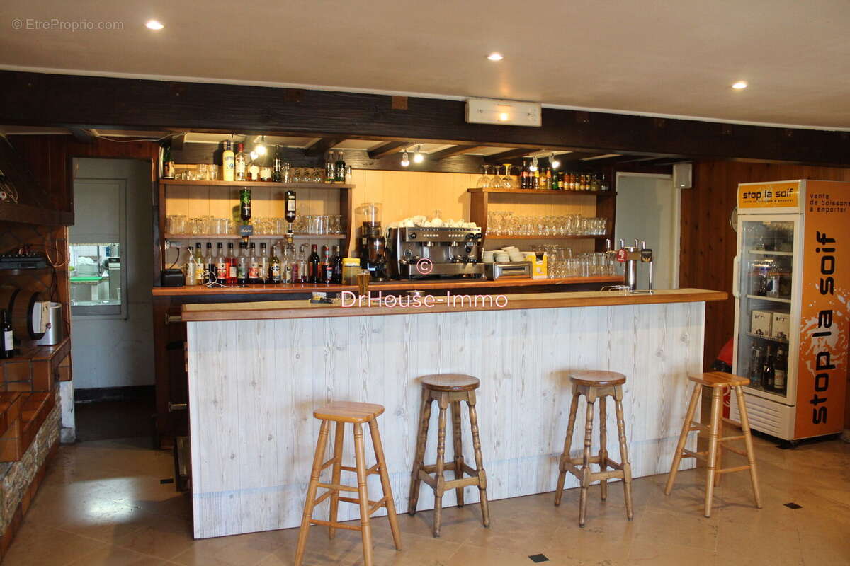 Commerce à ROULLET-SAINT-ESTEPHE