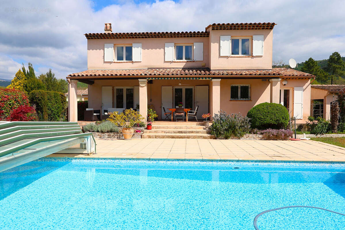 Maison à SAINT-CEZAIRE-SUR-SIAGNE