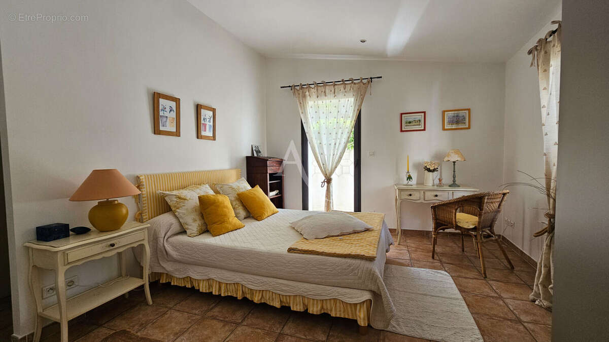 Maison Nimes 5 pièce(s) 145.57m² - photo 11