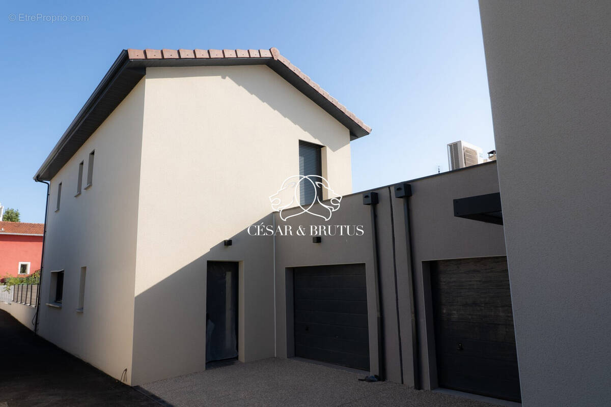 Maison 112 m² à Venissieux  - photo 1