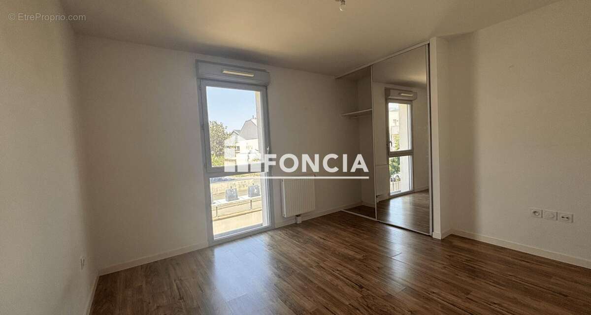 Appartement à AVRILLE