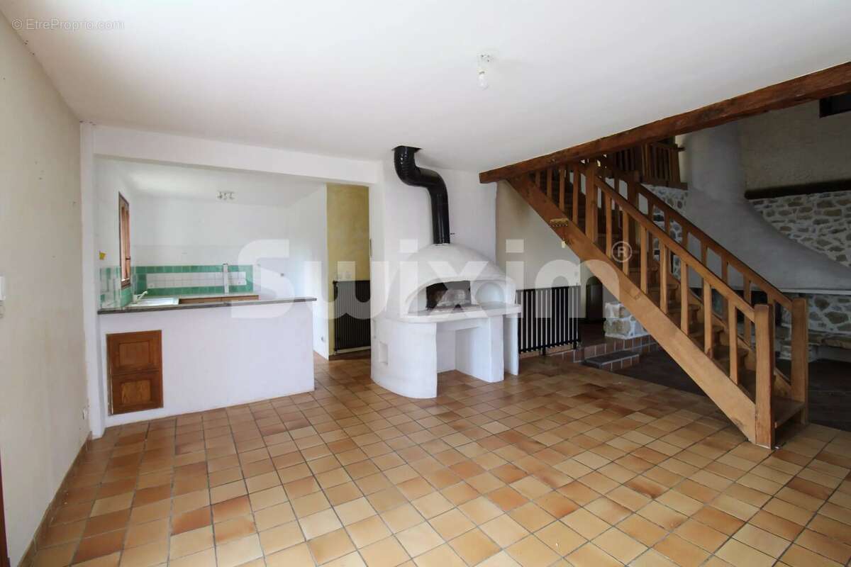Maison à LA CHAPELLE-DU-MONT-DU-CHAT