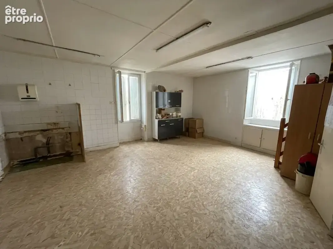 Ensemble immobilier mixte : Maison de village + Local commercial (Boulangerie) — Centre-bourg de Frontenay-Roh - photo 5
