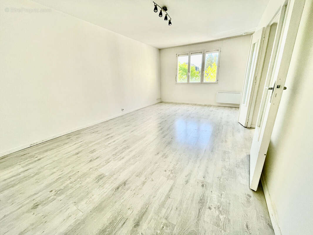Appartement à SAINT-MICHEL-SUR-ORGE