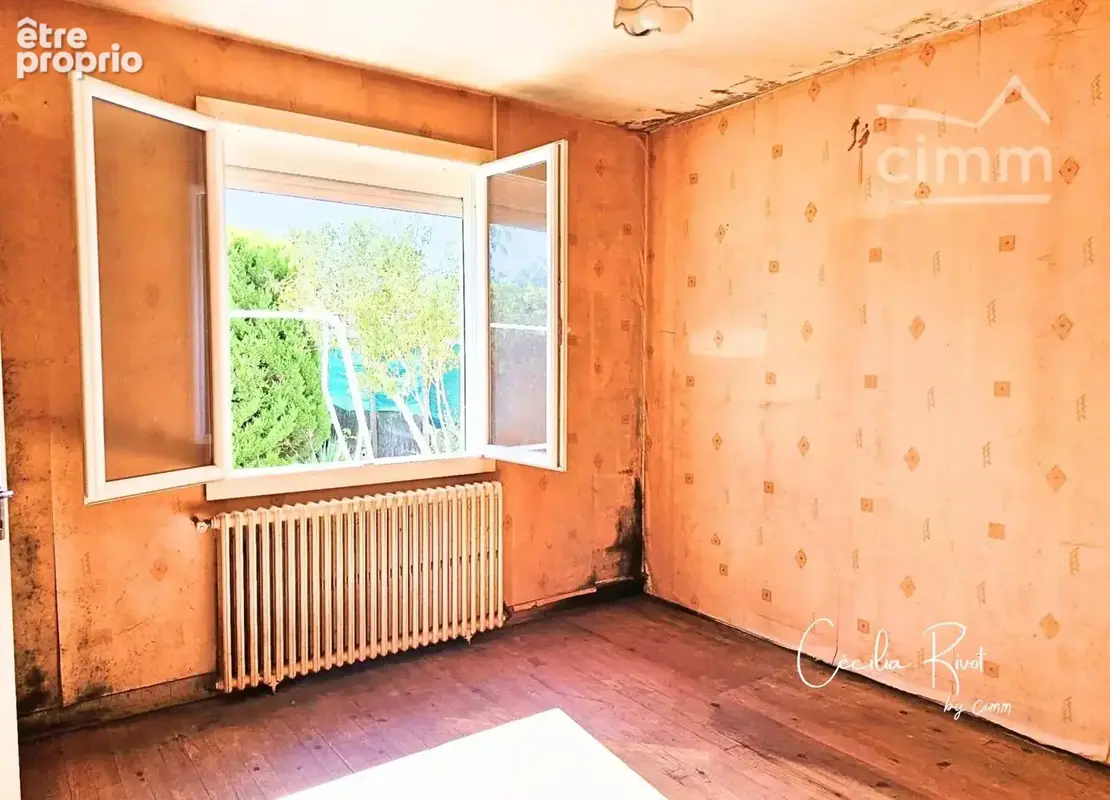Montendre – Maison de plain-pied de 66 m² à rafraîchir entièrement, avec jardin et deux garages - photo 6
