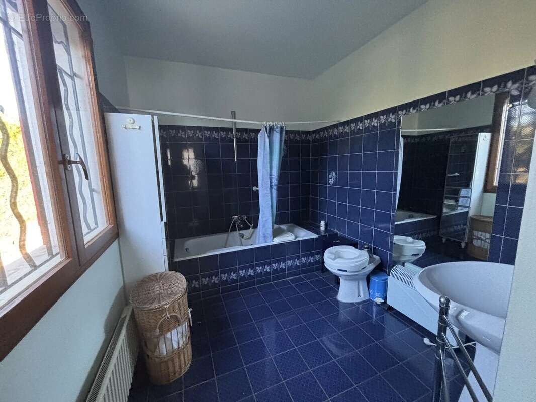 Maison familiale T6 - photo 6