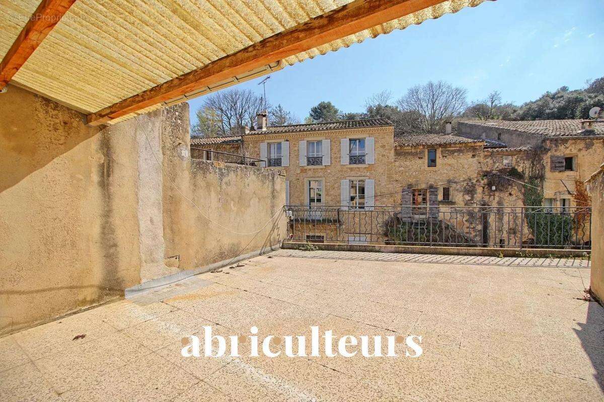 Appartement à ROGNES