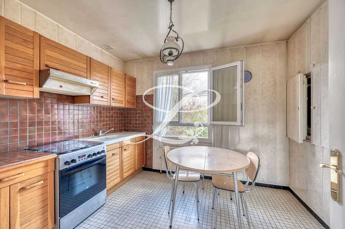 Maison à LE MESNIL-LE-ROI