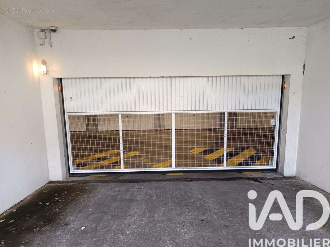 Photo 2 - Parking à LES SORINIERES