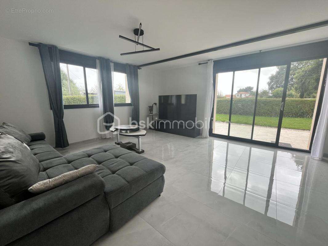 Maison à LA BOISSIERE-DU-DORE