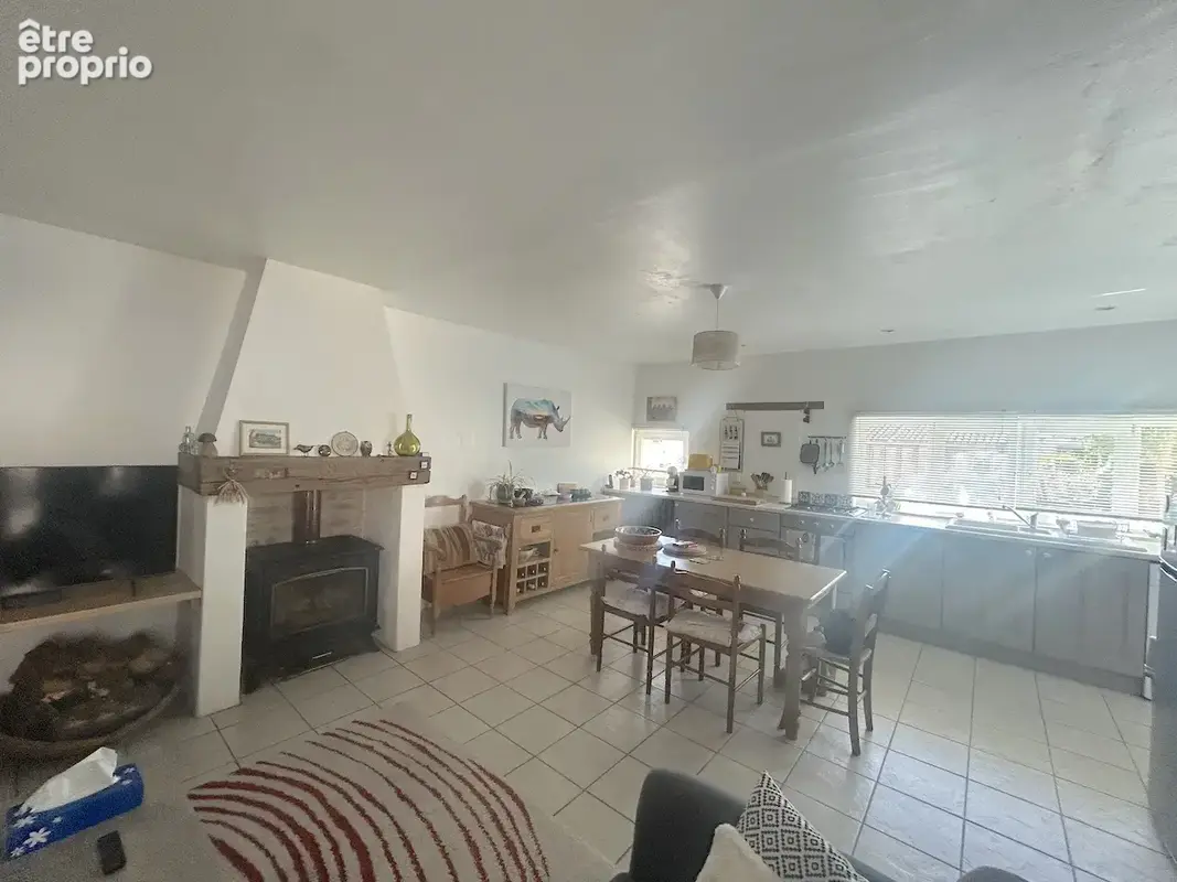 Maison de village rénovée avec gout, 2 chambres, services a 2 pas. - photo 3