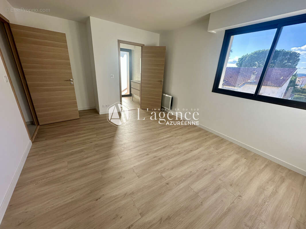 Appartement à SAINT-LAURENT-DU-VAR