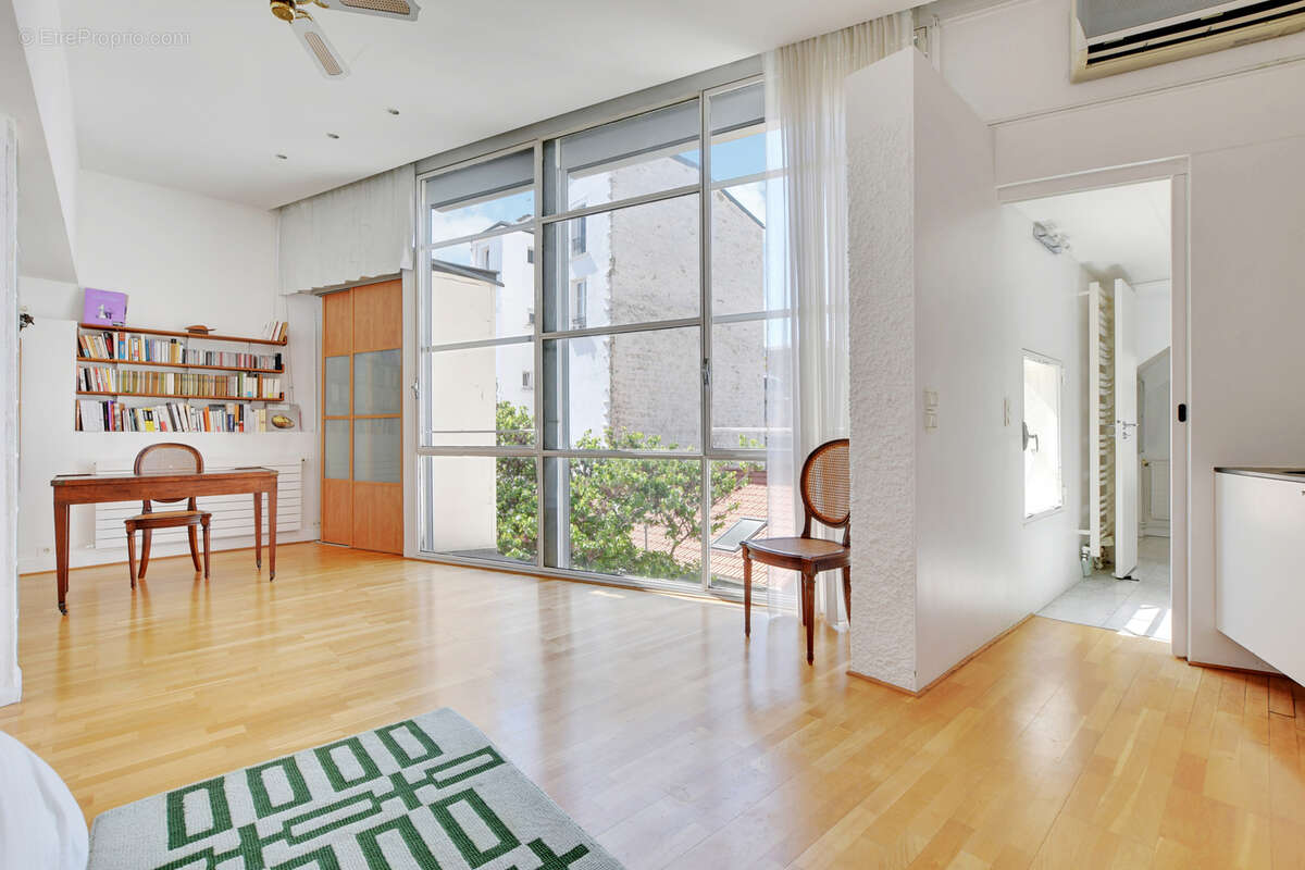 Appartement à PARIS-14E