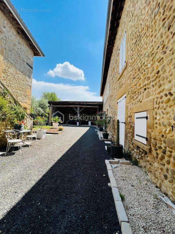 Maison à ROMANS-SUR-ISERE