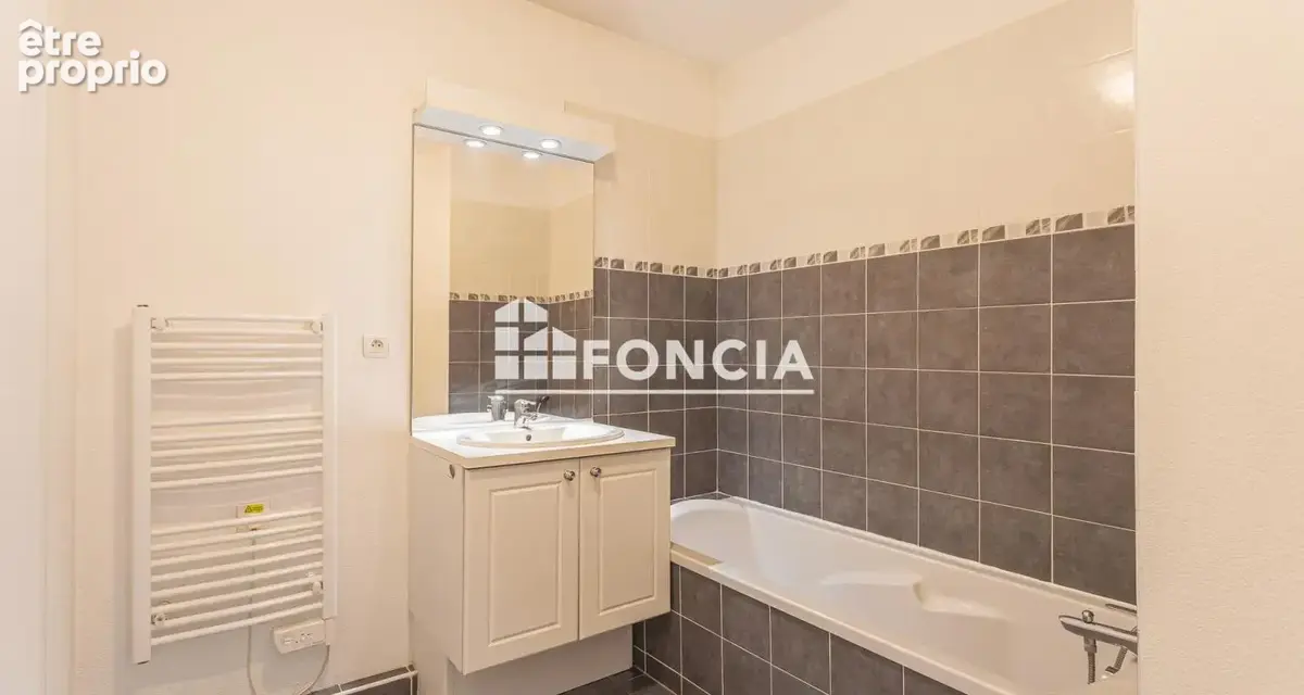  à vendre – t2 avec terrasse & box – chateaubanne, la seyne-sur-mer  - photo 5