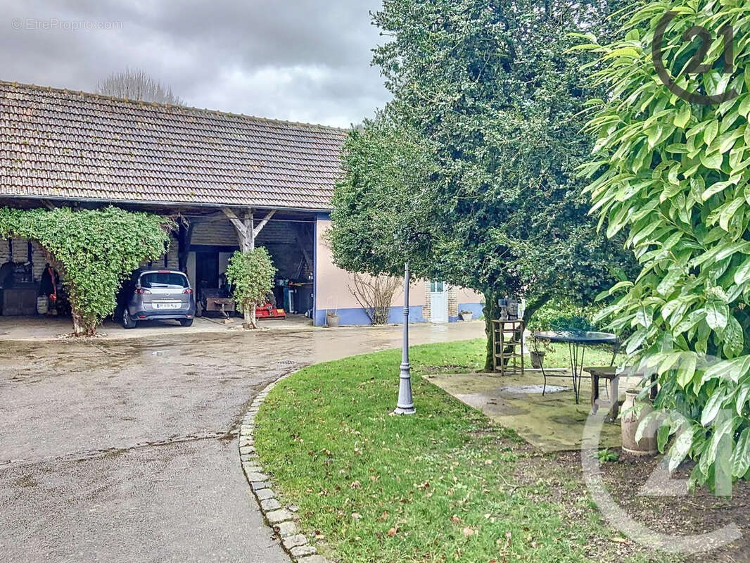 Maison à LES ORMES-SUR-VOULZIE