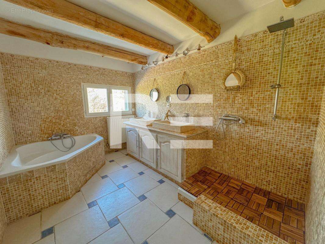 Maison à BELLEGARDE