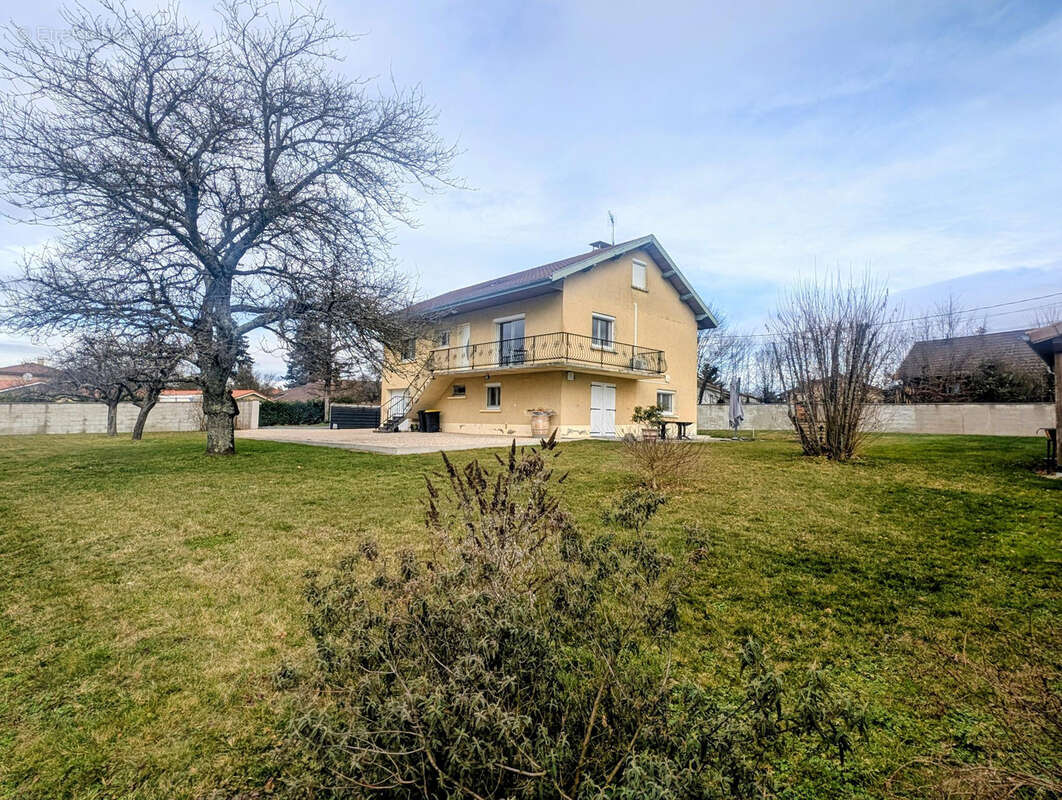 Maison à DOMPIERRE-SUR-VEYLE