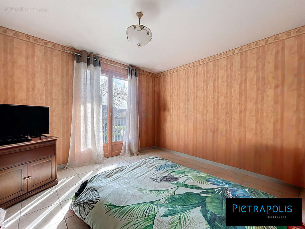 Chambre 2 - Maison à BRIGNAIS
