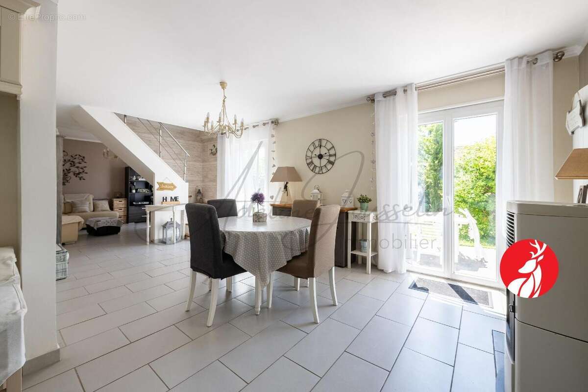 Maison à LA CHAPELLE-LA-REINE