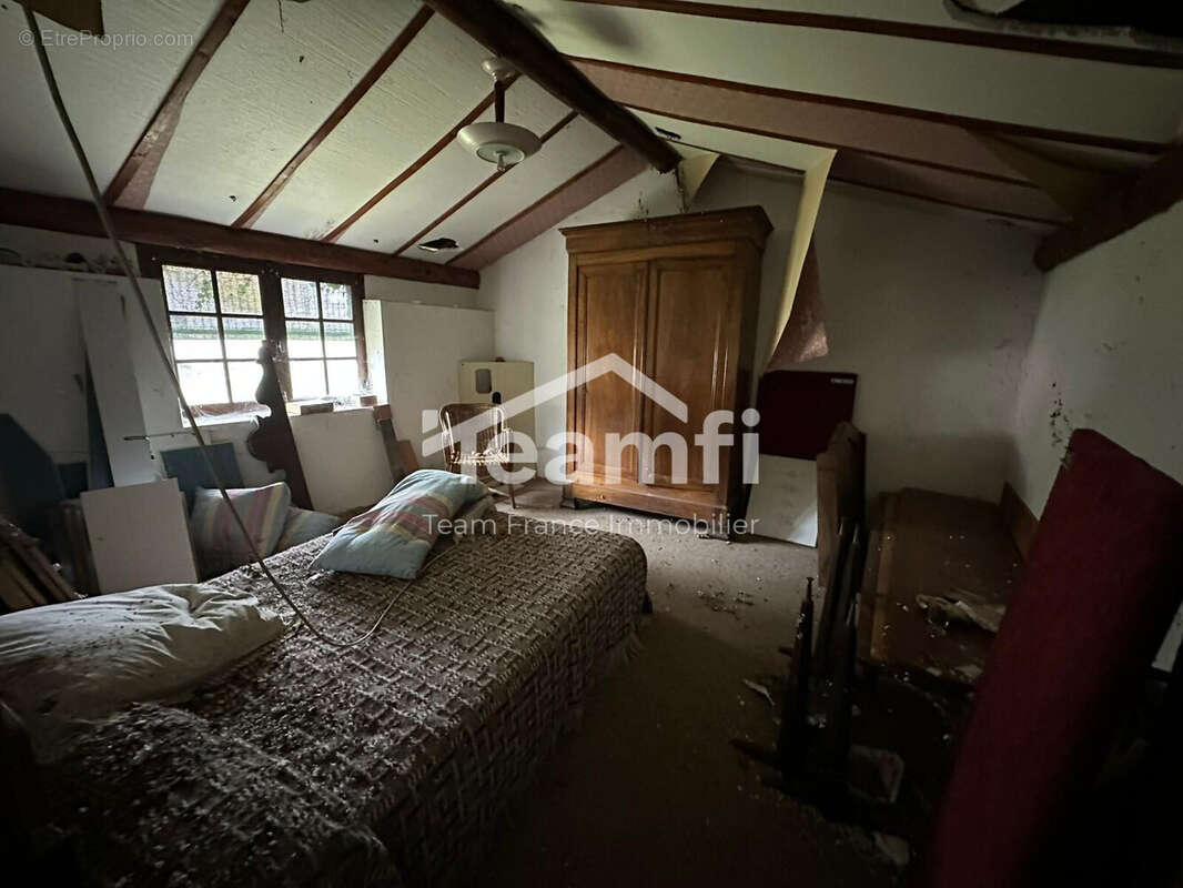 Maison à LA MONNERIE-LE-MONTEL