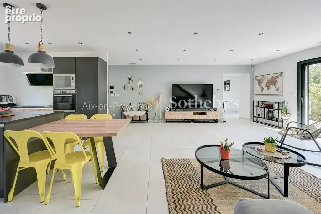 Élégante propriété familiale avec dépendance, piscine et jardin paysager - photo 9