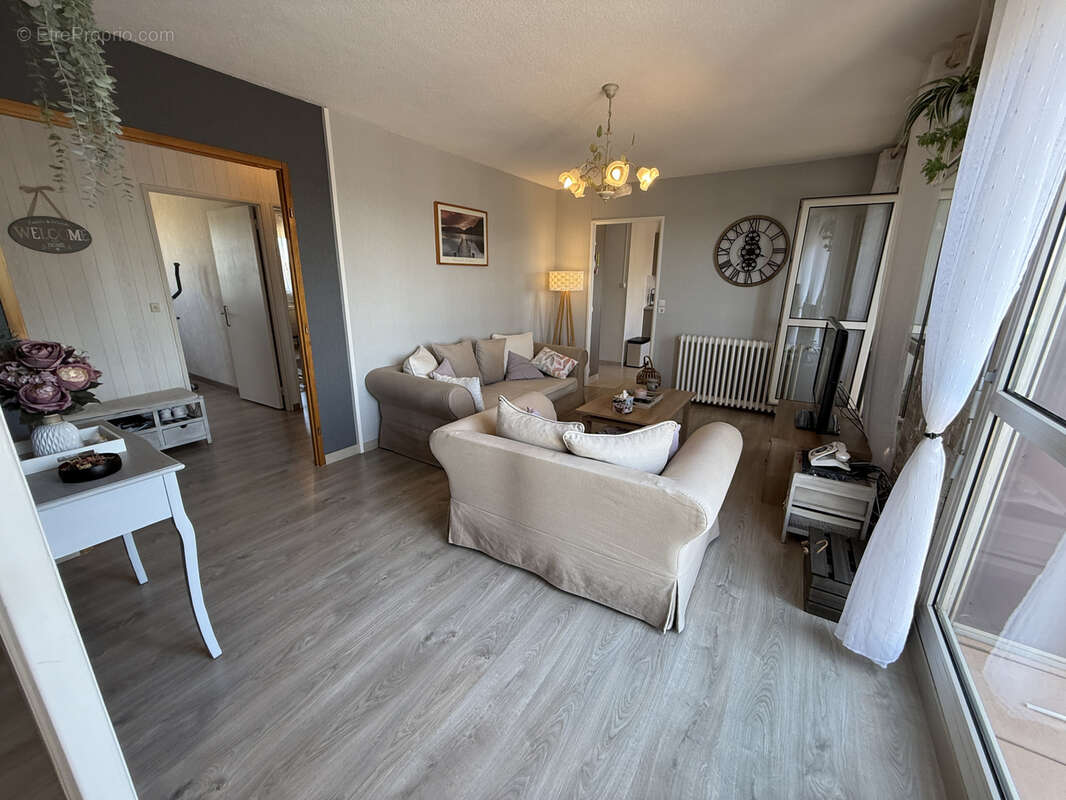 Appartement 5 pièces de 82,20 m2 avec une petite véranda, un balcon et un garage - photo 3
