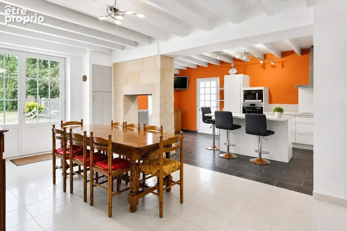 Maison pierre 141 m², piscine intérieure, 2 500 m² - Saint-Symphorien - photo 4
