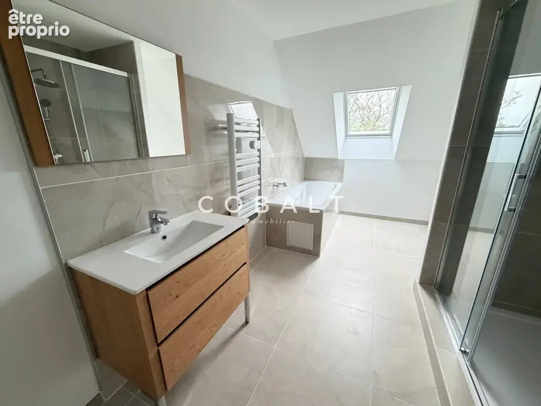 Maison familiale rénovée aux volumes généreux dans un cadre paisible. - photo 17