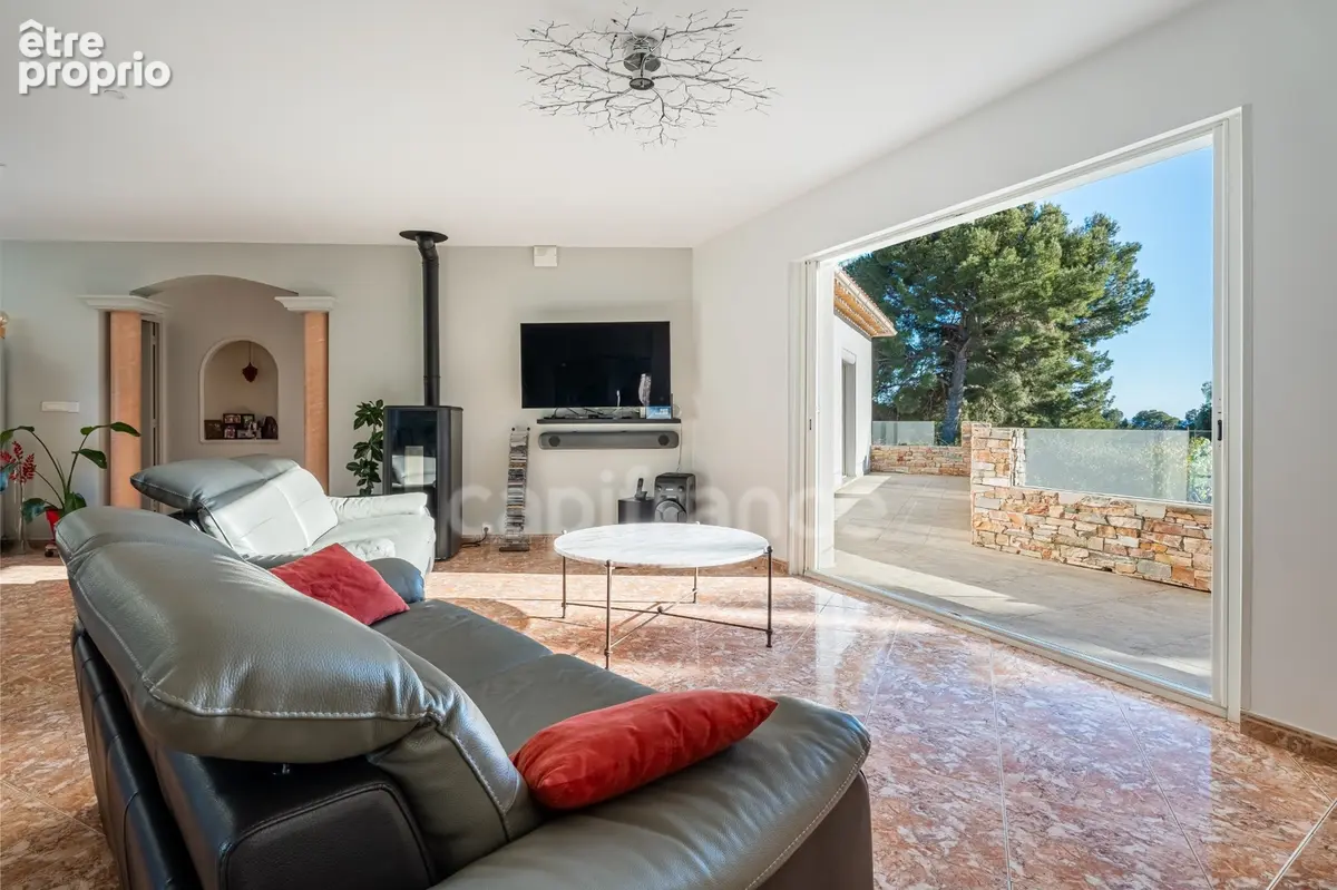 Maison à vendre 5 pièces LA CIOTAT (13) Terrain 3000 M2 Piscine,  Triple garage - photo 3