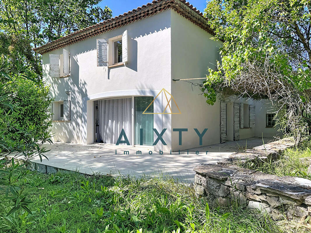 Maison à VENTABREN