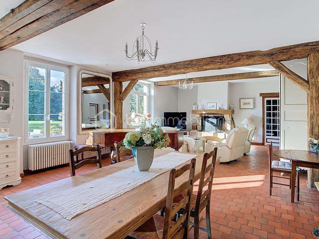 Maison à MONTCORBON