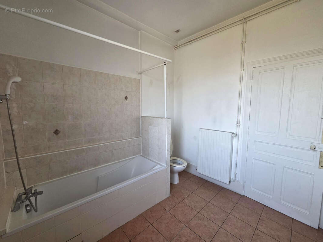 Appartement à NIVOLAS-VERMELLE