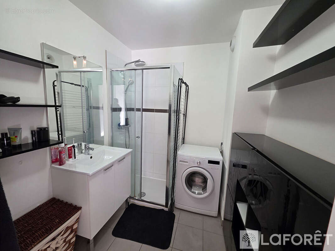 Appartement à CARROS