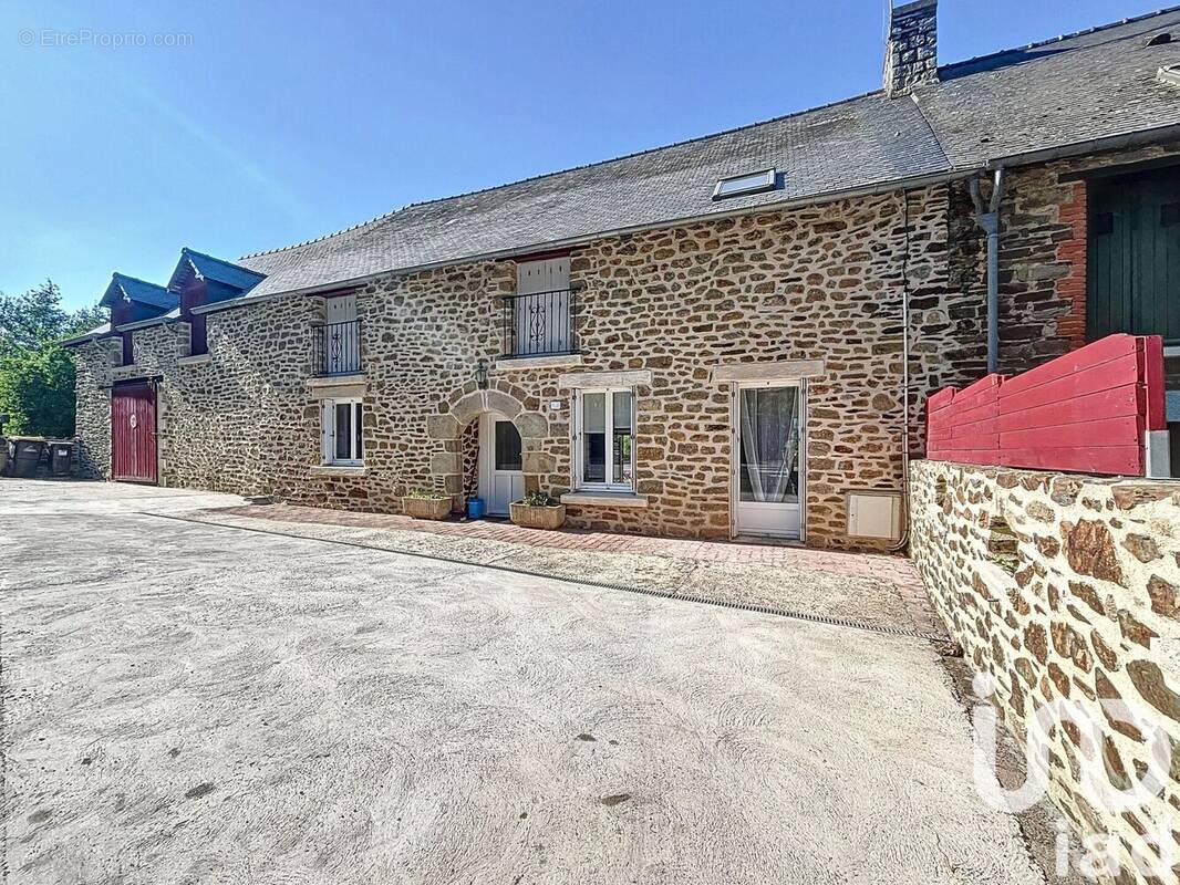 Photo 1 - Maison à SAINT-BROLADRE