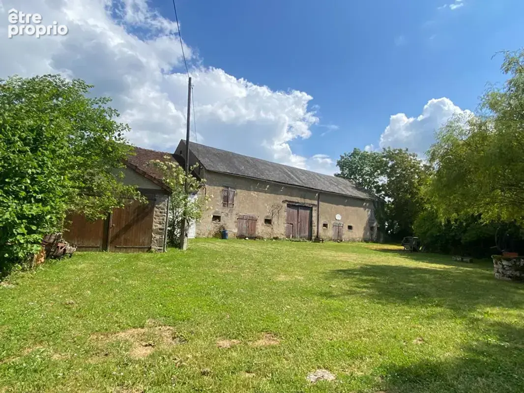 Belle propriété ancienne avec garages et grand terrain - Secteur calme - photo 18