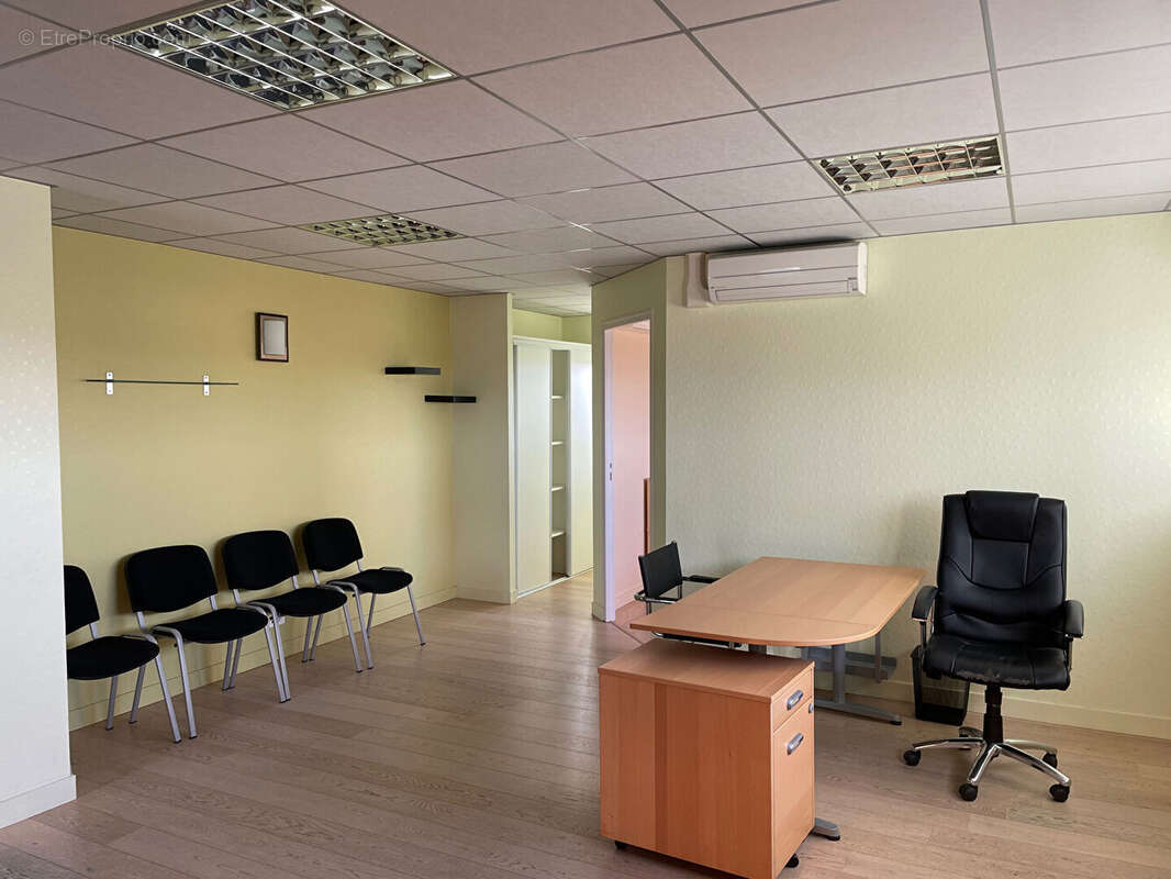 Commerce à SAINT-PHILBERT-DE-GRAND-LIEU