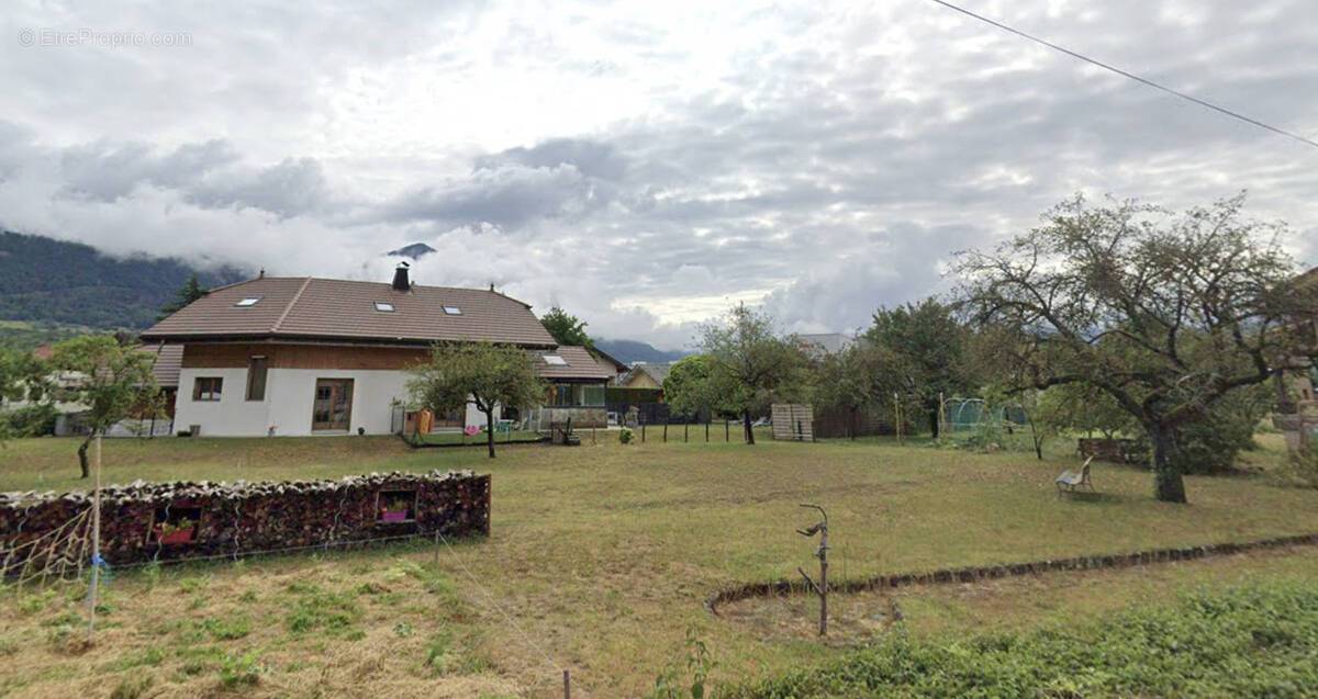 Terrain à MARIGNIER