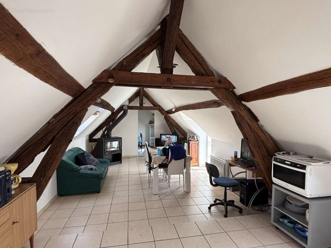 Appartement à YVOY-LE-MARRON