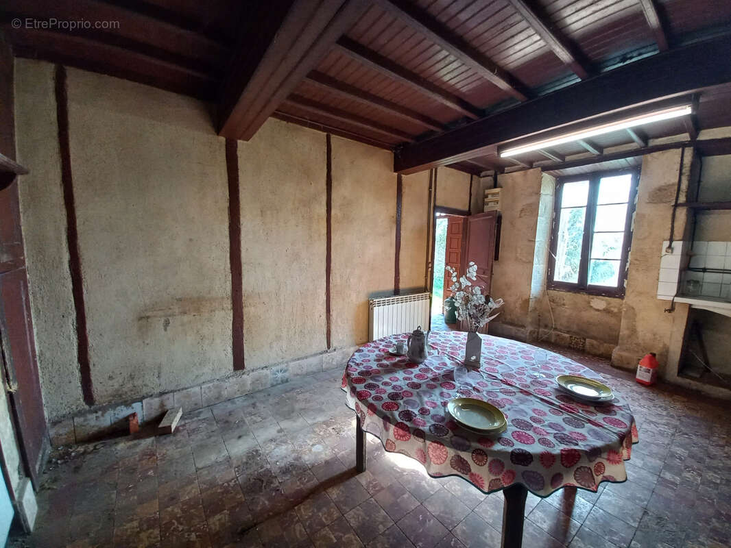 Maison à MONTESQUIOU