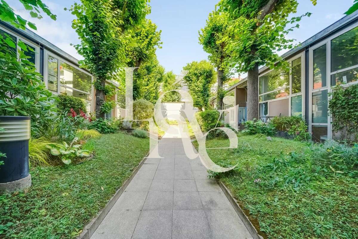 Appartement à CHARENTON-LE-PONT