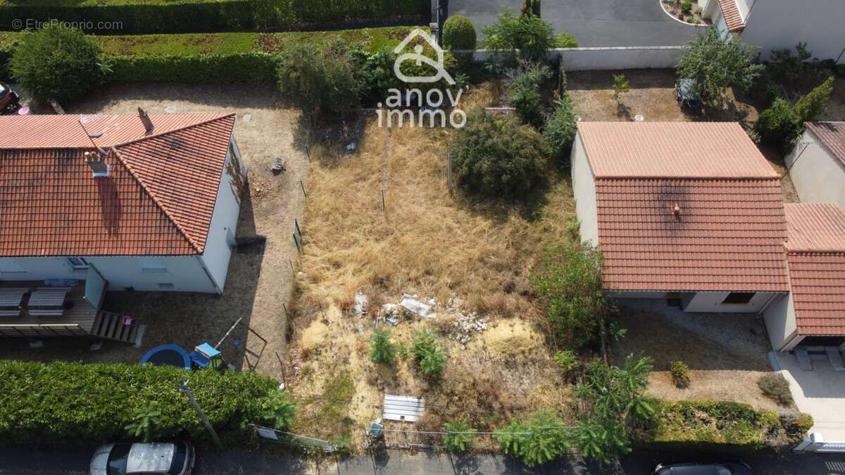 Chasseneuil du poitou (86360) - terrain constructible borné - photo 3
