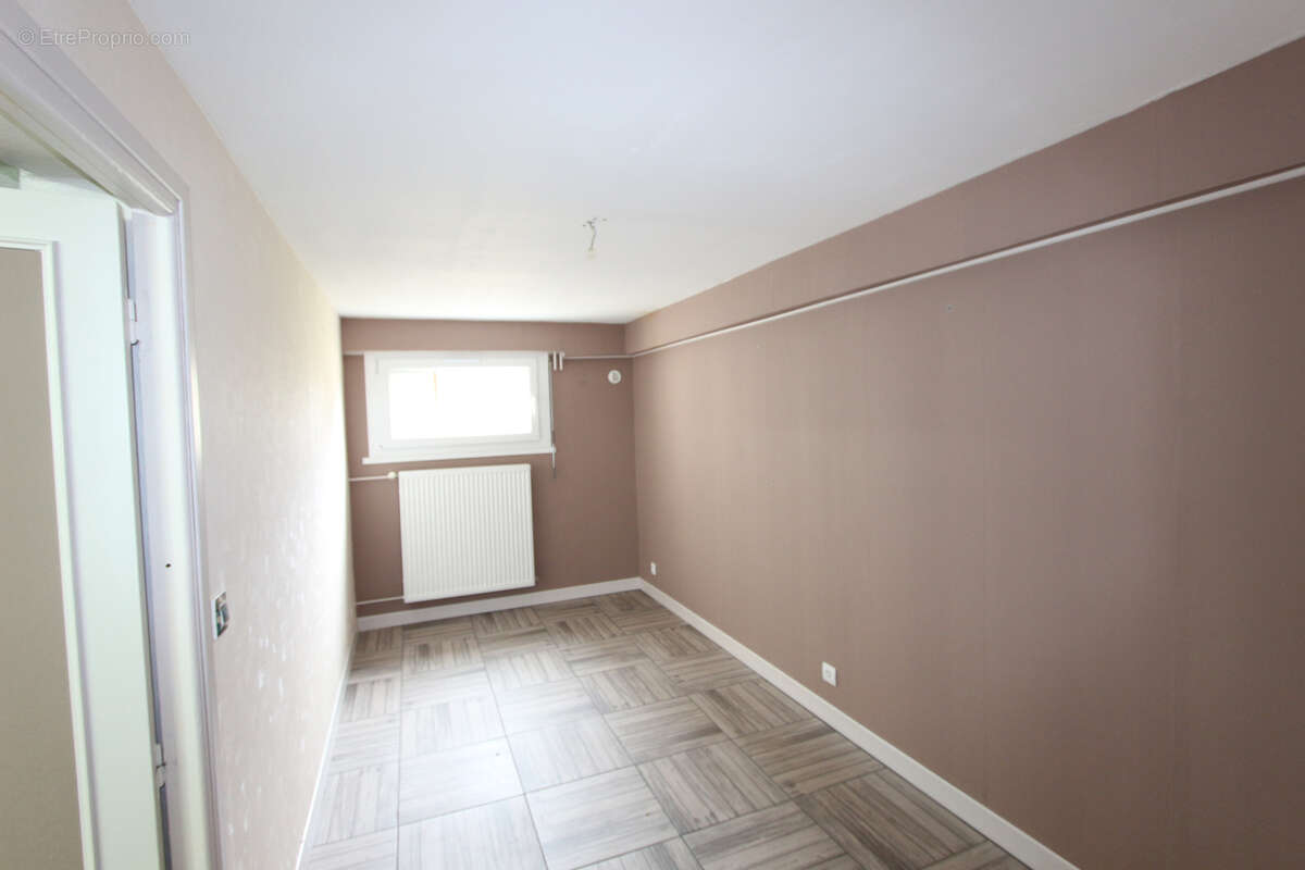 Maison à VARENNES-VAUZELLES