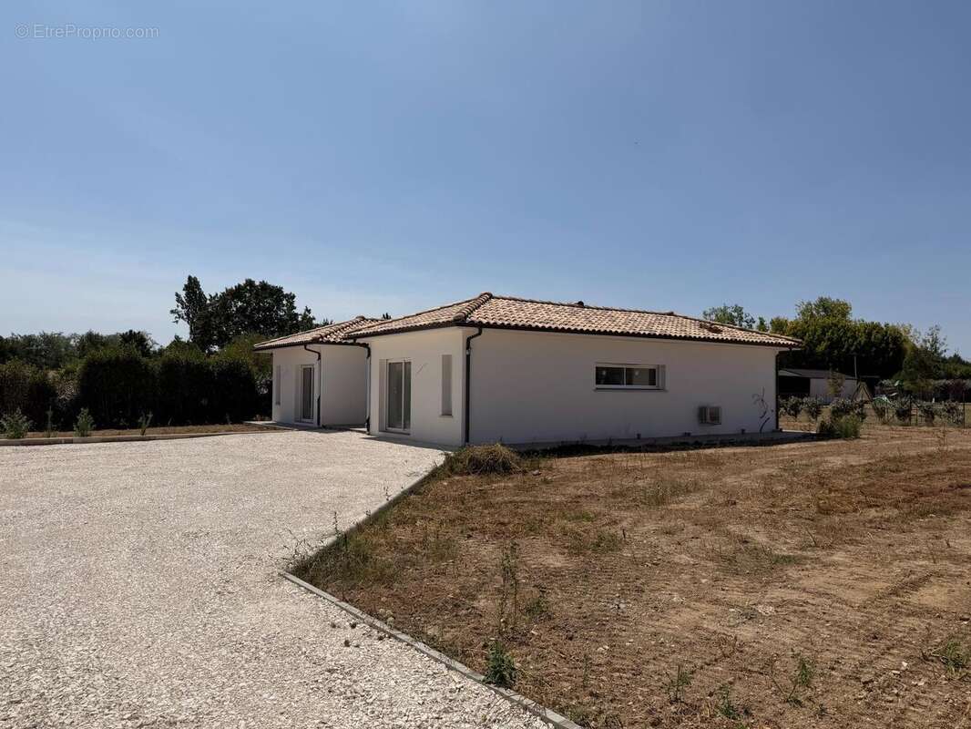 Maison 149 m² à Saint-Martin-Petit  - photo 2