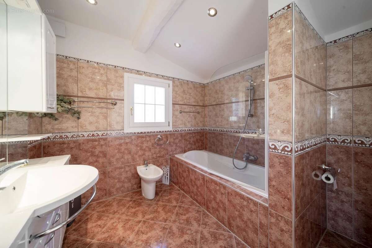 Mont leuze – villa 308 m² sur terrain de 2 550 m² – vue panoramique mer & montagnes - photo 18