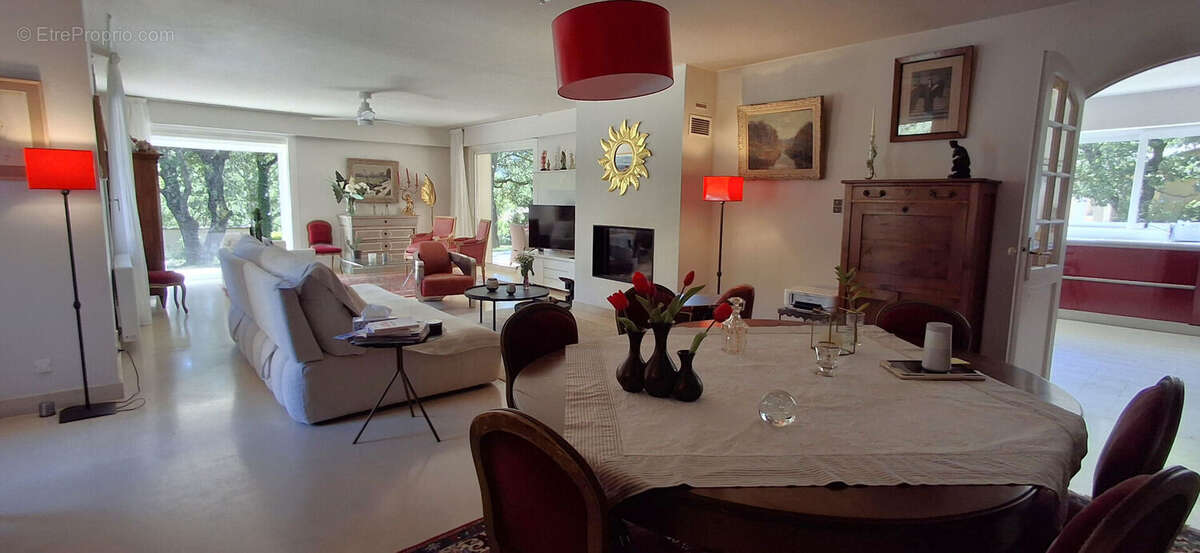 A vendre,  Drôme provençale, Belle Villa de 200 m2, piscine, garages, terrain  arboré de 3400m². - photo 9