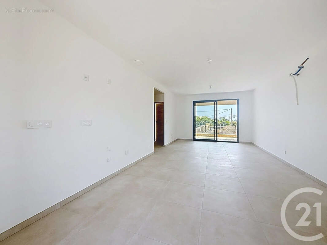 Appartement 62 m² à Santa-Lucia-Di-Moriani  - photo 22