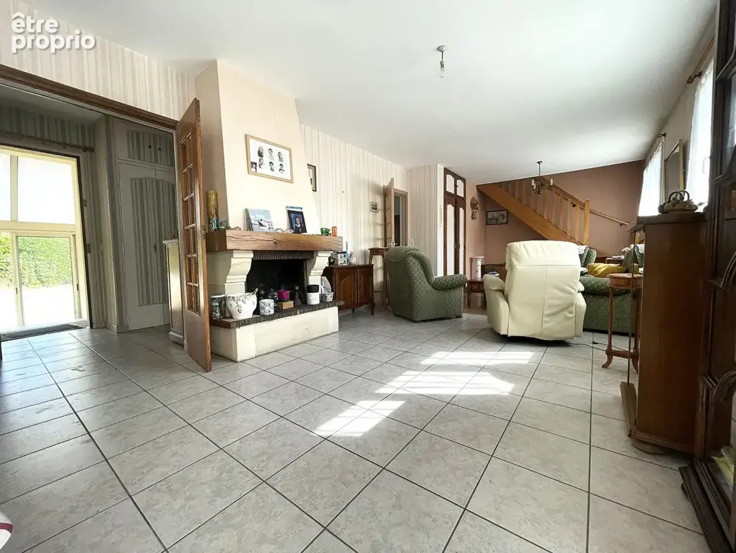 Dejà sous offre acceptée, compromis en cours de préparation à l'agence! Maison Bretteville Sur Odon 5 pièce(s) 80 m2 - photo 3