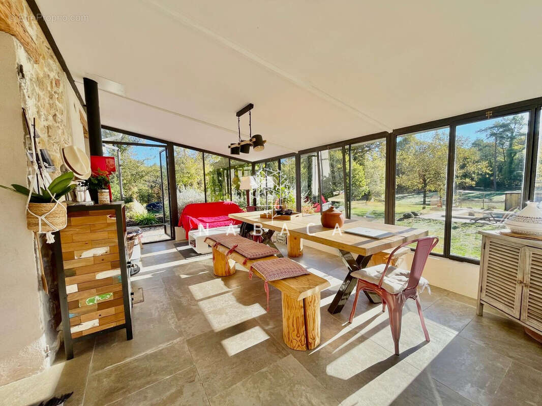 Maison à TOURRETTES