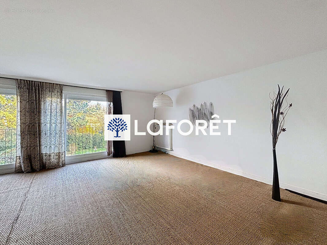 Appartement T3 avec terrasse à Saint-Nom-la-Bretèche - photo 4